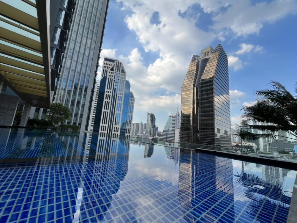 🔥Hot 🔥For Rent : Q1 sukhumvit *BTS nana 2bed 2bath please call 095-3905490