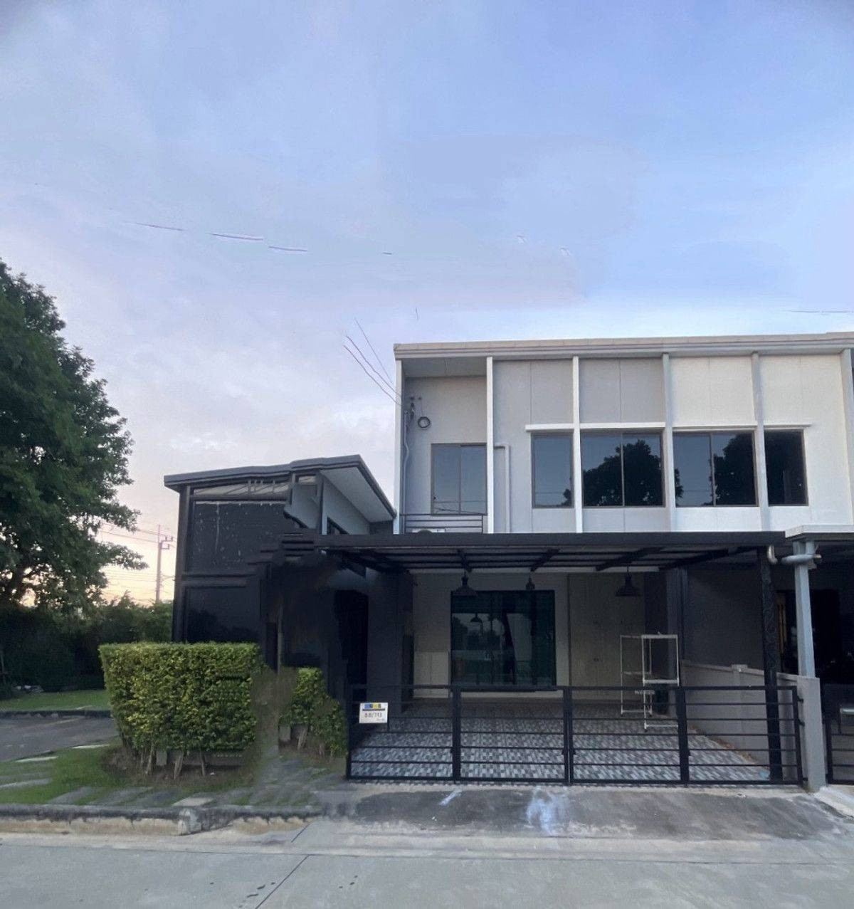 Single house for rent, Pleno Rama 9 - Krungthep Kreetha, near Sarasas Romklao School, just 11 minutes.