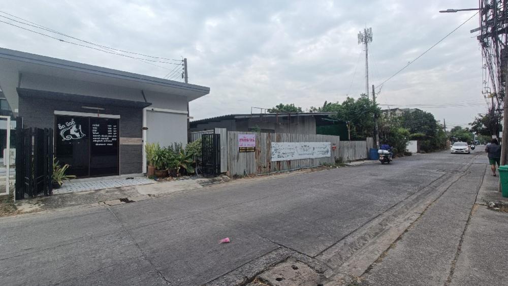 Land for sale near Don Mueang Airport, Soi Sai Mai 6, next to the road, 150 sq w. Land for sale near Don Mueang Airport, Soi Sai Mai 6, next to the road, 150 sq w.