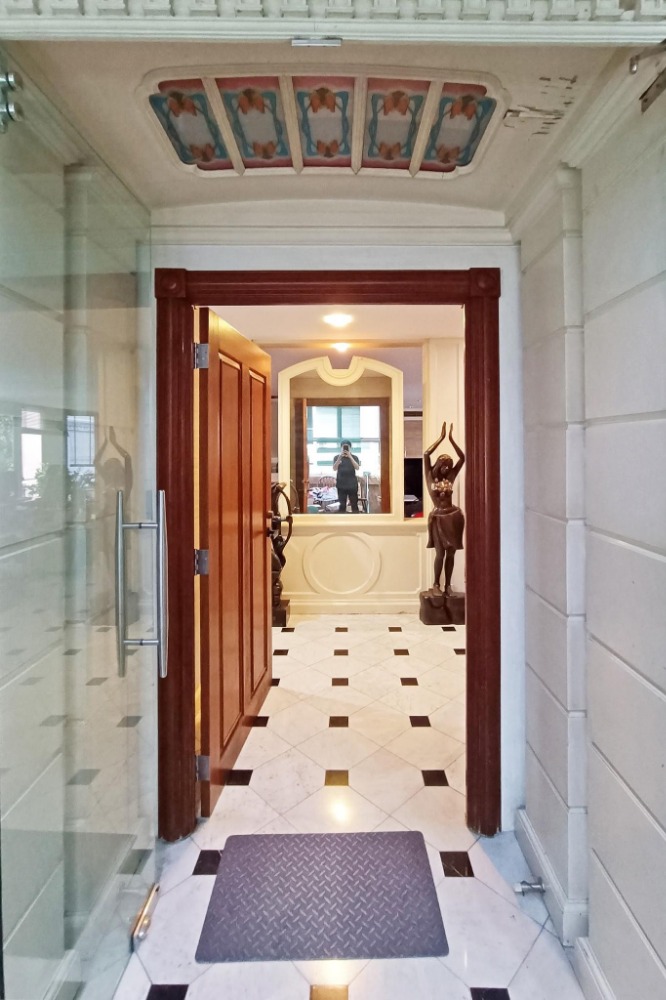 Premier Condo Sukhumvit 24 | Penthouse 410 sq.m. | 4 bedrooms Fully furnished | Condo near BTS Phrom Phong 350m, EmQuartier 270m. Premier Condo Sukhumvit 24 | Penthouse 410 sq.m. | 4 bedrooms Fully furnished | Condo near BTS Phrom Phong 350m, EmQuartier 270m.