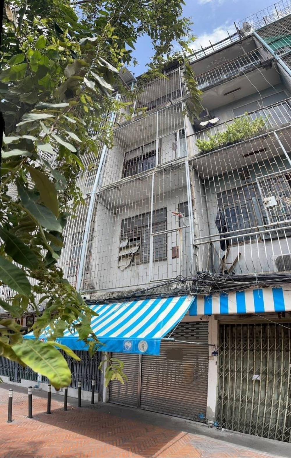 ขาย ตึกแถว 3.5 ชั้น ติดถนนคนเดินคลองโอ่งอ่าง ย่าน พาหุรัด สะพานหัน สำเพ็ง ขาย ตึกแถว 3.5 ชั้น ติดถนนคนเดินคลองโอ่งอ่าง ย่าน พาหุรัด สะพานหัน สำเพ็ง