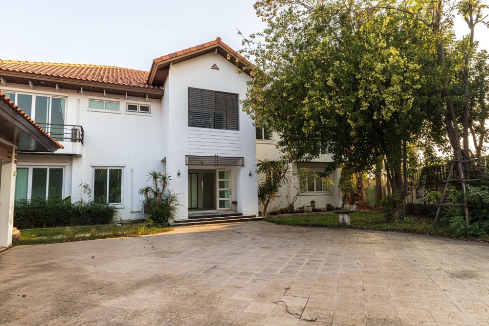 Salin City Rama 2 (สารินซิตี้ พระราม 2) | 2 storey single house, 4 bedrooms | Surrounded by large trees, pleasing to the eye | The widest and most beautiful unique lake view of the project | few minutes to Sathorn Road Salin City Rama 2 (สารินซิตี้ พระราม 2) | 2 storey single house, 4 bedrooms | Surrounded by large trees, pleasing to the eye | The widest and most beautiful unique lake view of the project | few minutes to Sathorn Road