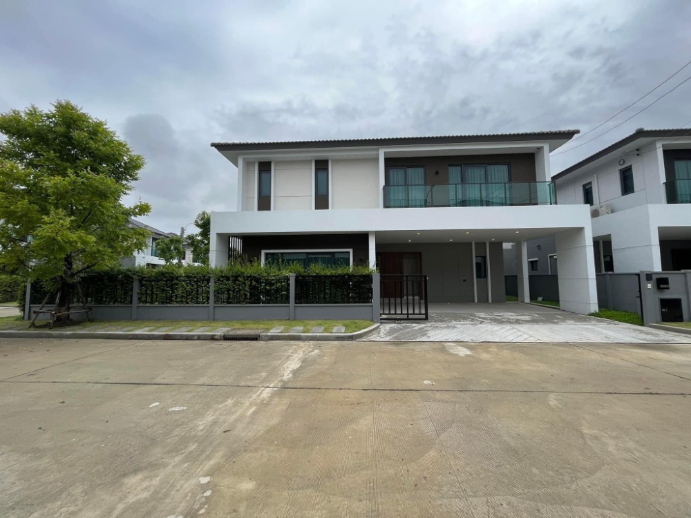 Centro Vibhavadi | 2 storey single house, 4 bedrooms | Fully decorated | South front of the house | New house, has never lived in | Near Harrow International School, Future Park Rangsit 2.1 km. Centro Vibhavadi | 2 storey single house, 4 bedrooms | Fully decorated | South front of the house | New house, has never lived in | Near Harrow International School, Future Park Rangsit 2.1 km.