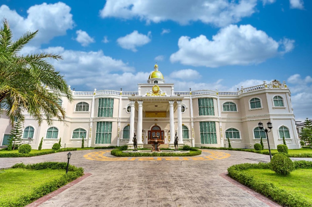 Luxurious mansion in Rama 2 area | Land size 1,340 sq.w., 10 bedrooms | Complete with many special room functions | Near Rama 2 Expressway, Central Rama 2, Basis International School Luxurious mansion in Rama 2 area | Land size 1,340 sq.w., 10 bedrooms | Complete with many special room functions | Near Rama 2 Expressway, Central Rama 2, Basis International School