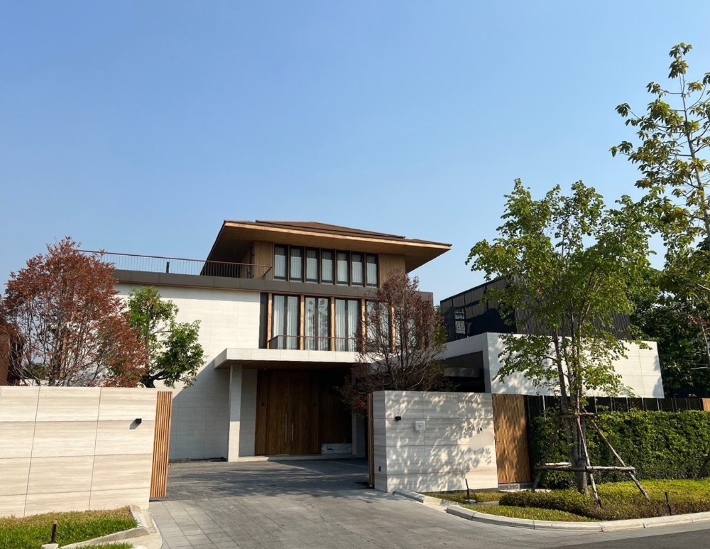 Santiburi The Residences (สันติบุรี เดอะ เรสซิเดนเซส) | บ้านเดี่ยว 3 ชั้น 5 ห้องนอน | มีลิฟท์ยี่ห้อ Schindler | ย่านธุรกิจการค้า | ใกล้ เซ็นทรัล อีสต์วิลล์ 5 นาที, รร.นานาชาติกีรพัฒน์ 5 นาที