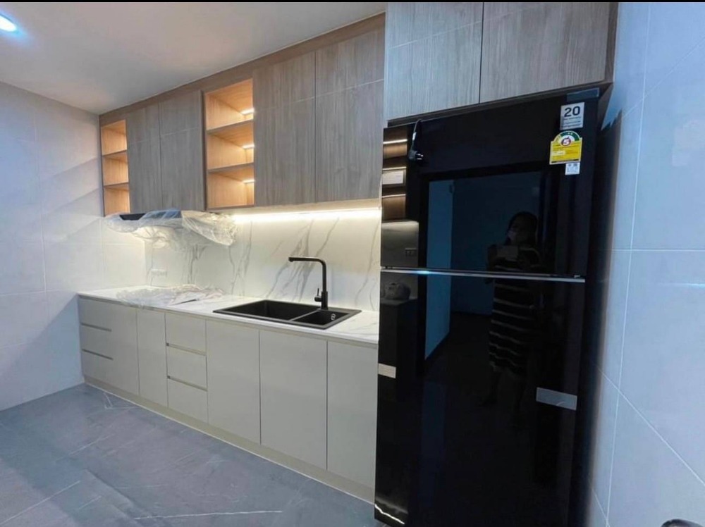 ● High floor ● ชั้น 30+ 230 ตร.ม. | 3 ห้องนอน | ตกแต่งครบ พร้อมเข้าอยู่ | รถไฟฟ้า MRT สถานีลุมพินี 4 นาที – รูปที่ 2
