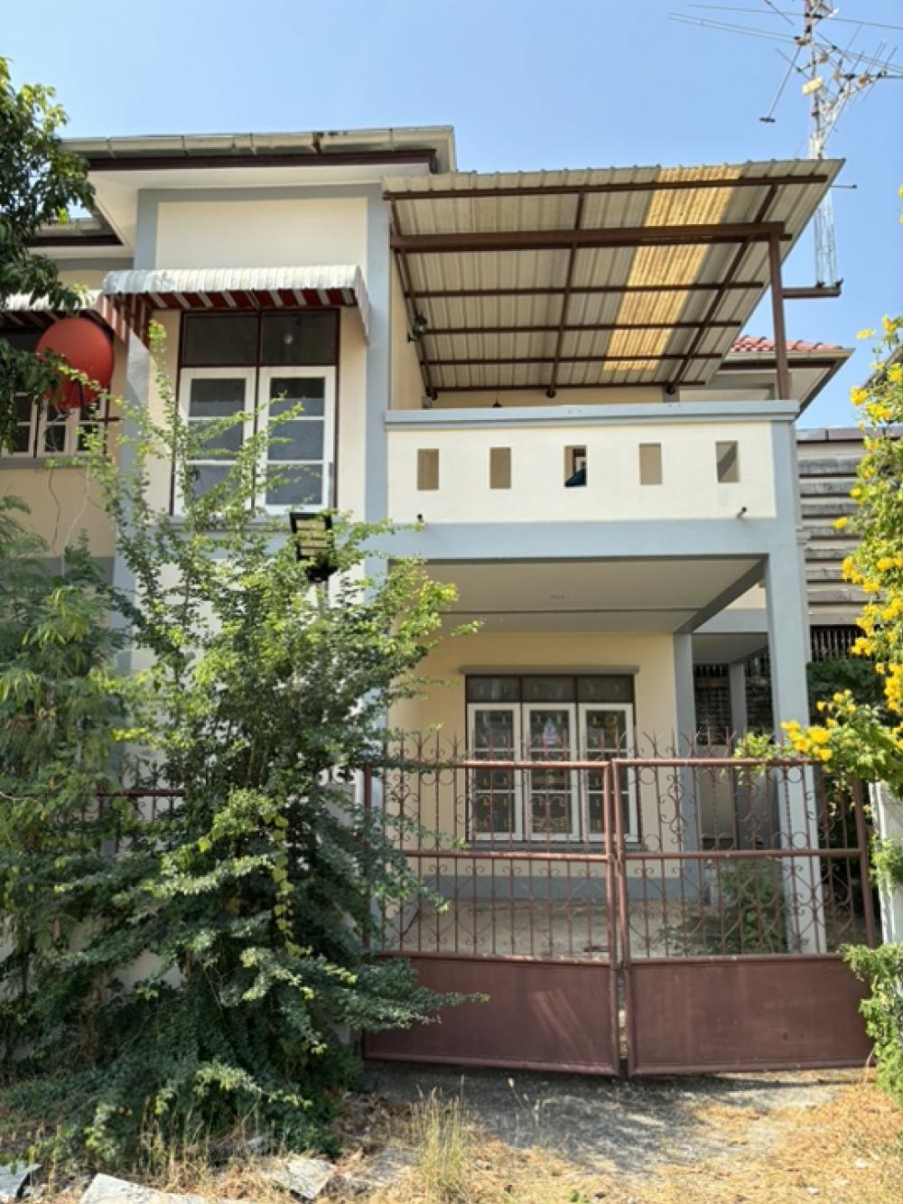 House ready to move in, two bathrooms, five bedrooms, Taling Chan area.