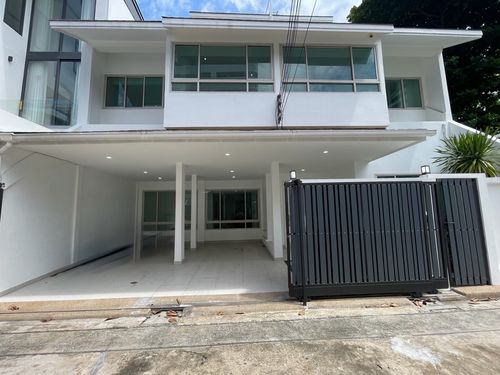 Townhome Sukhumvit for Sale near NIST International School, 4 Bedrooms, 440 sq.m, near BTS Asok CBD location