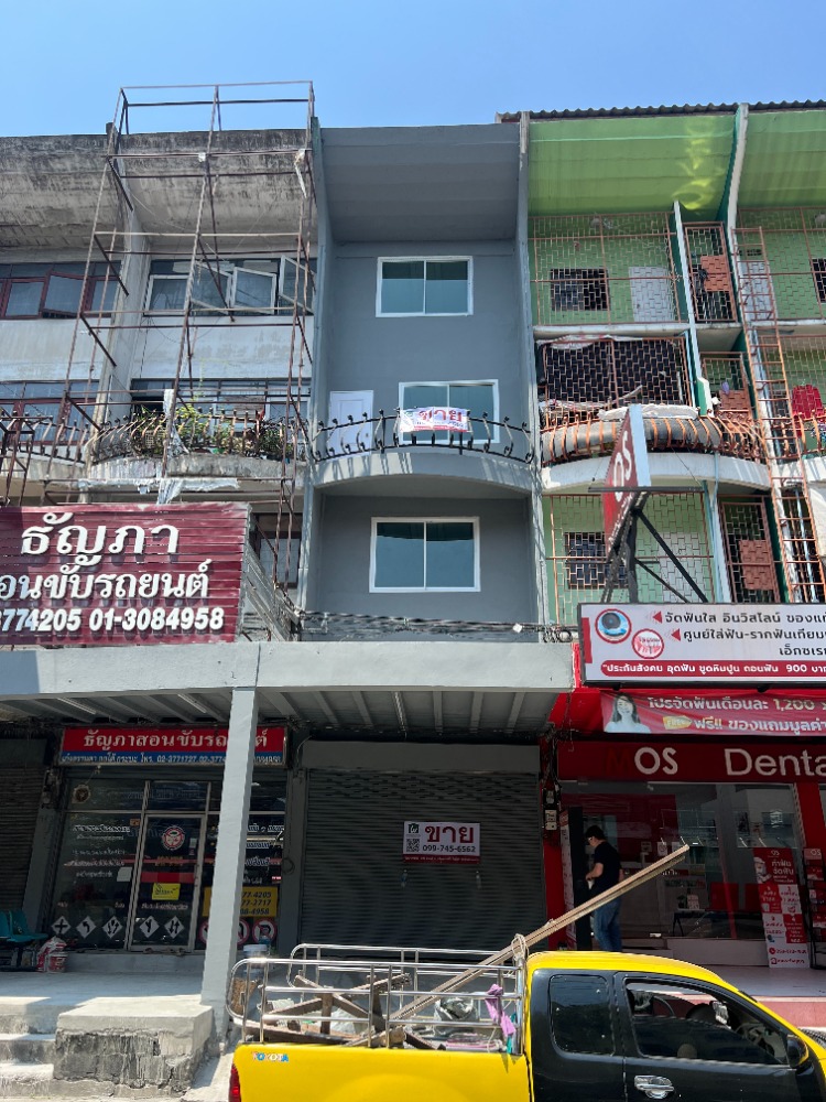 ขาย ตึกแถว 4 ชั้นครึ่ง แฮปปี้แลนด์ ใกล้เดอะมอลล์ บางกะปิ และ MRT สายสีเหลือง รีโนเวตใหม่หมด ขาย ตึกแถว 4 ชั้นครึ่ง แฮปปี้แลนด์ ใกล้เดอะมอลล์ บางกะปิ และ MRT สายสีเหลือง รีโนเวตใหม่หมด