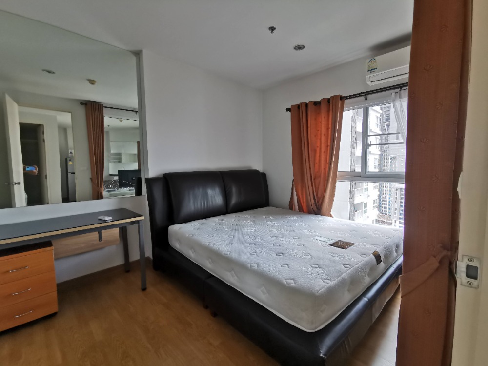 Convenience with TV, microwave, washing machine. and the internet! 1 bedroom room, 35 sq m. at The Parkland Grand Taksin. Convenience with TV, microwave, washing machine. and the internet! 1 bedroom room, 35 sq m. at The Parkland Grand Taksin.