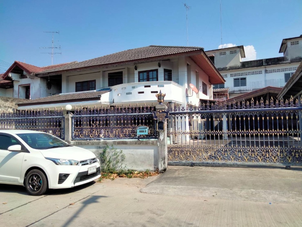 ขายบ้านเดี่ยว หมู่บ้านสัมพันธ์วิลล่า 125 ตร.วา บิ้วอินไม้สักทั้งหลัง ขายบ้านเดี่ยว หมู่บ้านสัมพันธ์วิลล่า 125 ตร.วา บิ้วอินไม้สักทั้งหลัง