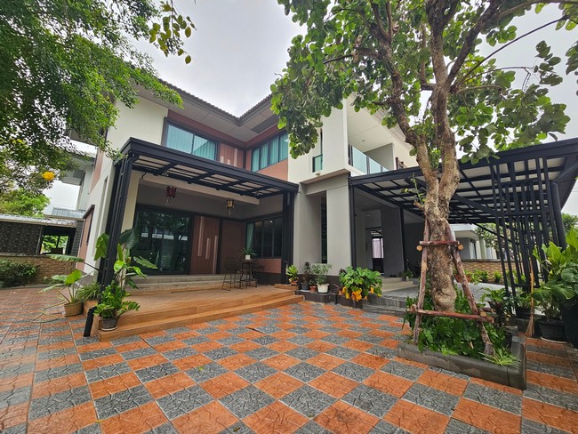 sss462 Single house for sale, Burasiri Wongwaen-Onnuch corner house.