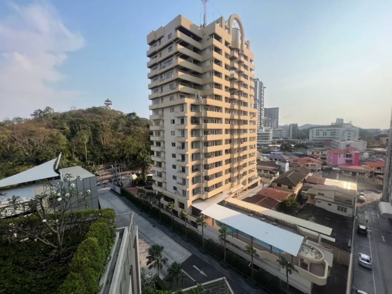Sriracha condo for sale, seaside condo, 7th floor, mountain and city views.