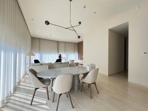 LTHC10095 – Scope Langsuan FOR RENT size 155 Sq. m. 2 beds 2 baths Near BTS Chit Lom Station ONLY 420k/month
