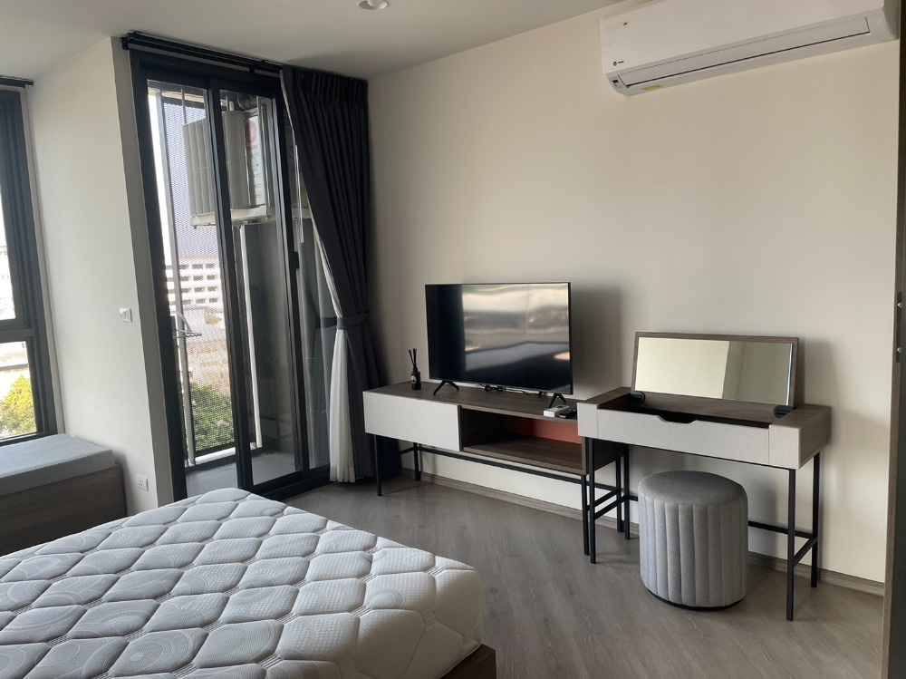 For sale: THE BASE Saphan Mai, corner room, private, very new room. For sale: THE BASE Saphan Mai, corner room, private, very new room.