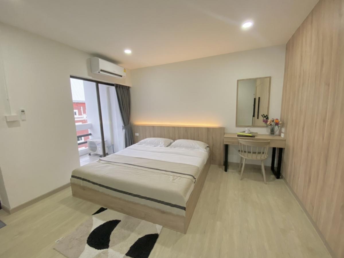 Newly refurbished minimal style one bed room for rent only 600 m. from BTS Thong Lor station. Ready to move in now!