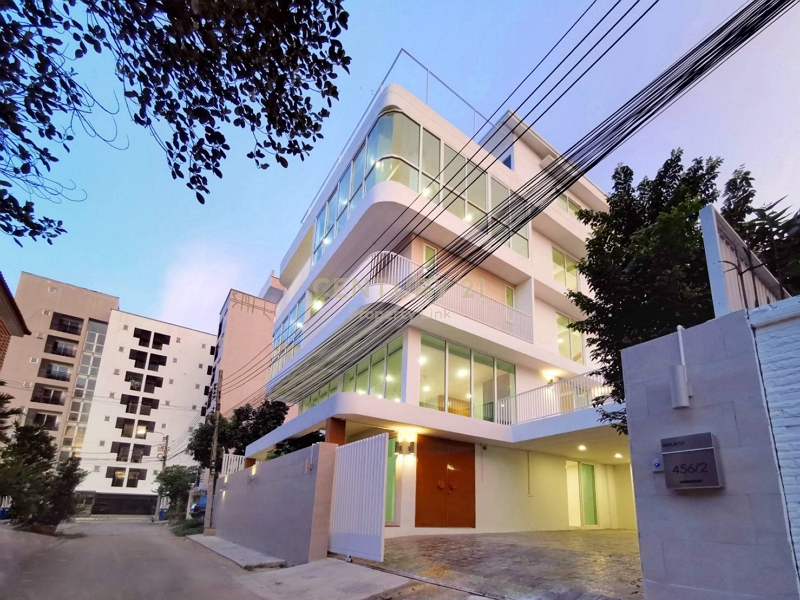 ขายบ้านเดี่ยว 5 ชั้น สไตล์โมเดิร์น มีลิฟท์แก้ว, ตั้งอยู่บนถนนสุขุมวิท 77/48-HH-66120 ขายบ้านเดี่ยว 5 ชั้น สไตล์โมเดิร์น มีลิฟท์แก้ว, ตั้งอยู่บนถนนสุขุมวิท 77/48-HH-66120
