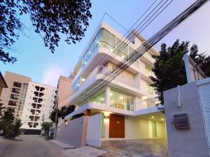 ขายบ้านเดี่ยว 5 ชั้น สไตล์โมเดิร์น มีลิฟท์แก้ว, ตั้งอยู่บนถนนสุขุมวิท 77/48-HH-66120
