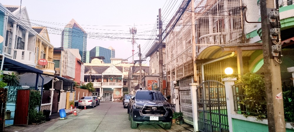 ขายตึกแถวทำเลทอง​ ใจกลางเมือง​ ()​
