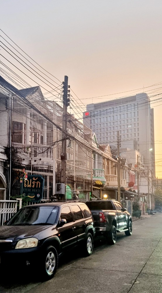 Shophouse for sale, prime location in the heart of the city ( sells it himself) Shophouse for sale, prime location in the heart of the city ( sells it himself)
