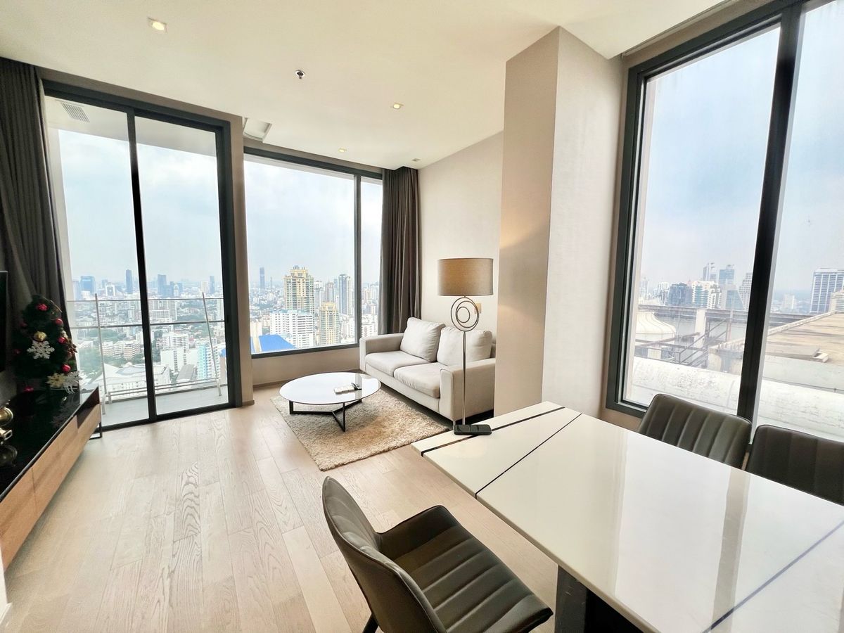 For Rent : The Esse Asoke Highr floor Ready to move in 2b2b 80 sqm Price : 65,000 THB