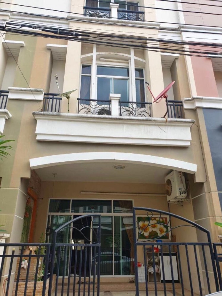 Townhome for rent, Parinlak Phetkasem 69, near Big C Phetkasem 1, just 7 minutes.