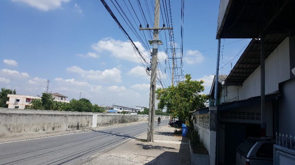 ที่ดิน 1ไร่ พร้อมตึก 2 คูหา และอาการโกดัง 3หลัง ที่ดิน หน้ากว้าง ยาว 40*40 เมตร ริมคลองประปา ถนนซ่อมสร้าง  (ถ.345 รังสิต-บางพูน) อ.เมืิิอง จ.ปทุมธานี  ถนนติวานนท และติด สวนอุตสาหกรรมบางกะดี   เนื้อที่ 800 ตรม.( 081 4160458ติดต่อสอบถาม ...)** มีใบ ร.ง. 4
 – รูปที่ 3