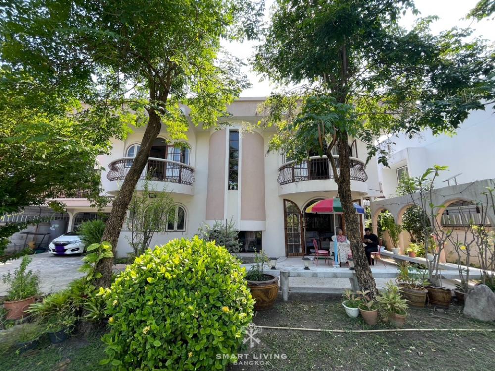 📢👇 ขายบ้าน ที่มีพื้นที่กว้างขวาง มีบริเวณสวนหน้าบ้าน เงียบสงบ ร่มรื่น เข้าออกได้หลายทาง ใกล้ True Digiral Park, Anglo Singapore International School, BTS ปุณณวิถี