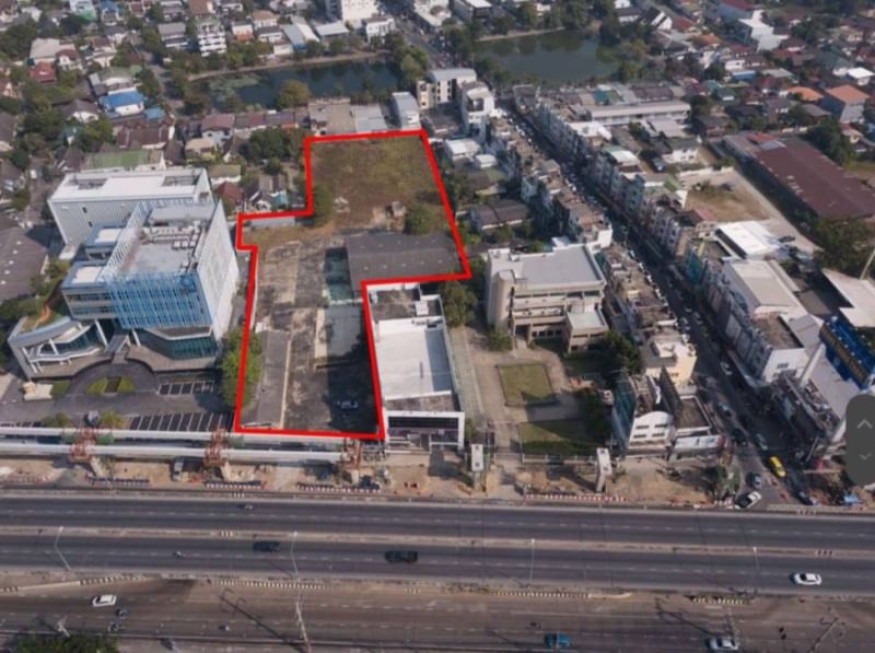 Land for sale next to Chaengwattana Road. Near the entrance to Muang Thong Thani (community area), close to Muang Thong Thani Station, only 200 m. (Pink Line MRT)