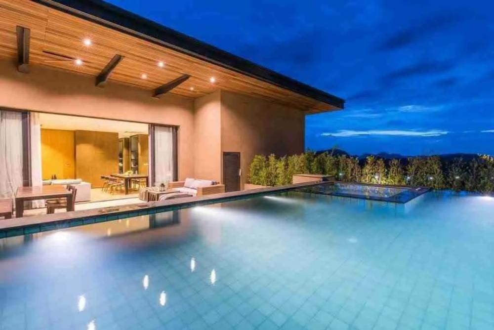 📢👇Penthouse at Luxury lake-side condominium , not far from BKK (Khaoyai )natural place, nice weather all through the year. This penthouse is with a private pool and jacuzzi , nice fully furnished and decoration.