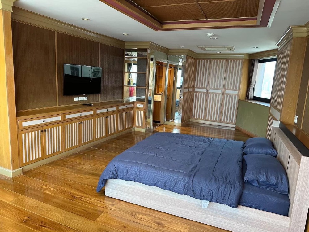The President Park Sukhumvit 24  | Floor 20+ 223.08 sq.m. | 3 bedrooms | Pet-friendly | Fully furnished | 4 minutes to BTS Phrom Phong.