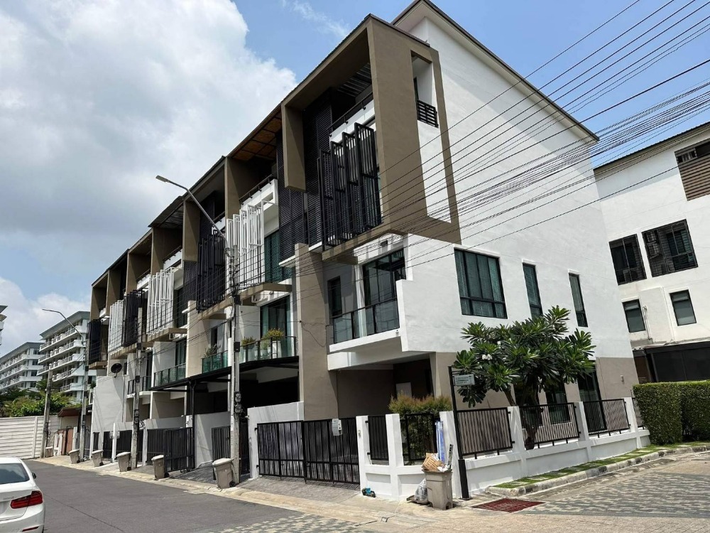 Rent For newly decorated townhouse | Bless Town Village, Sukhumvit Soi 50 | 3 floors, 300 sq.m. (20.6 sq.w.) | 3 bedrooms Private garden | Close to BTS On Nut Skytrain station and Century Mall, only 850 meters away. Rent For newly decorated townhouse | Bless Town Village, Sukhumvit Soi 50 | 3 floors, 300 sq.m. (20.6 sq.w.) | 3 bedrooms Private garden | Close to BTS On Nut Skytrain station and Century Mall, only 850 meters away.