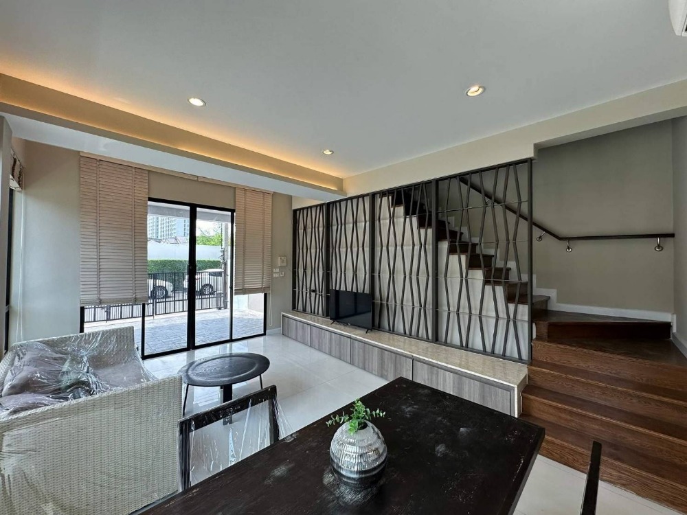 ขายทาวเฮ้าส์ ตกแต่งใหม่ | หมู่บ้าน Bless town ซอยสุขุมวิท 50 | 3 ชั้น 300 ตร.ม. 20.6 ตร.ว. | 3 ห้องนอน มีสวนส่วนตัว | ใกล้รถไฟฟ้า BTS อ่อนนุช, ห้าง Century 850 เมตร – รูปที่ 3