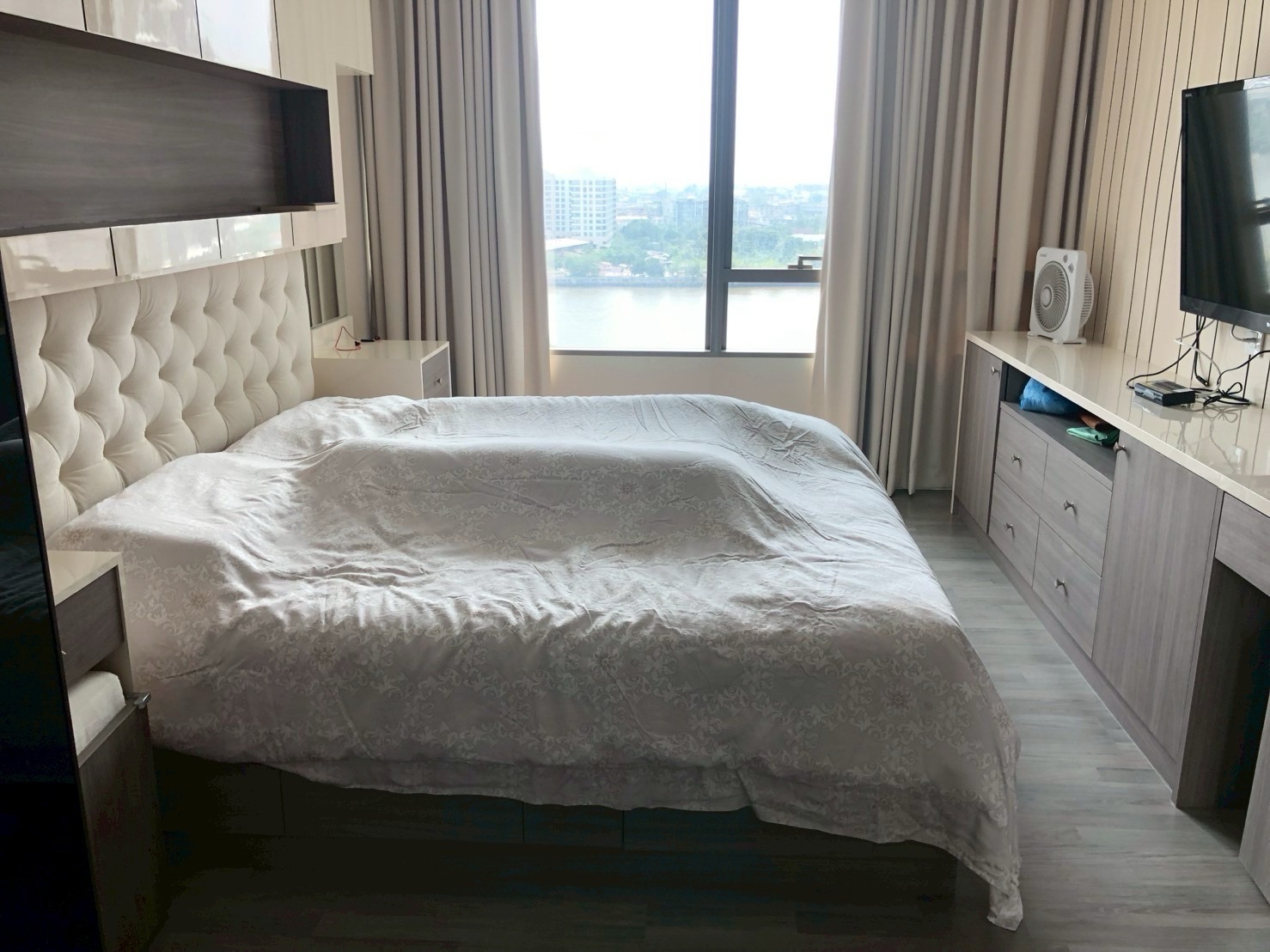 Hot price👍👍Fantastic River view , facing river view both living room and bed room .46 sqmFor Sales : The best river view for one bed here (closed MRT Bangpo ( BL09) and Boat pier ) call 📞 + 66 96 635 1969 Hot price👍👍Fantastic River view , facing river view both living room and bed room .46 sqmFor Sales : The best river view for one bed here (closed MRT Bangpo ( BL09) and Boat pier ) call 📞 + 66 96 635 1969