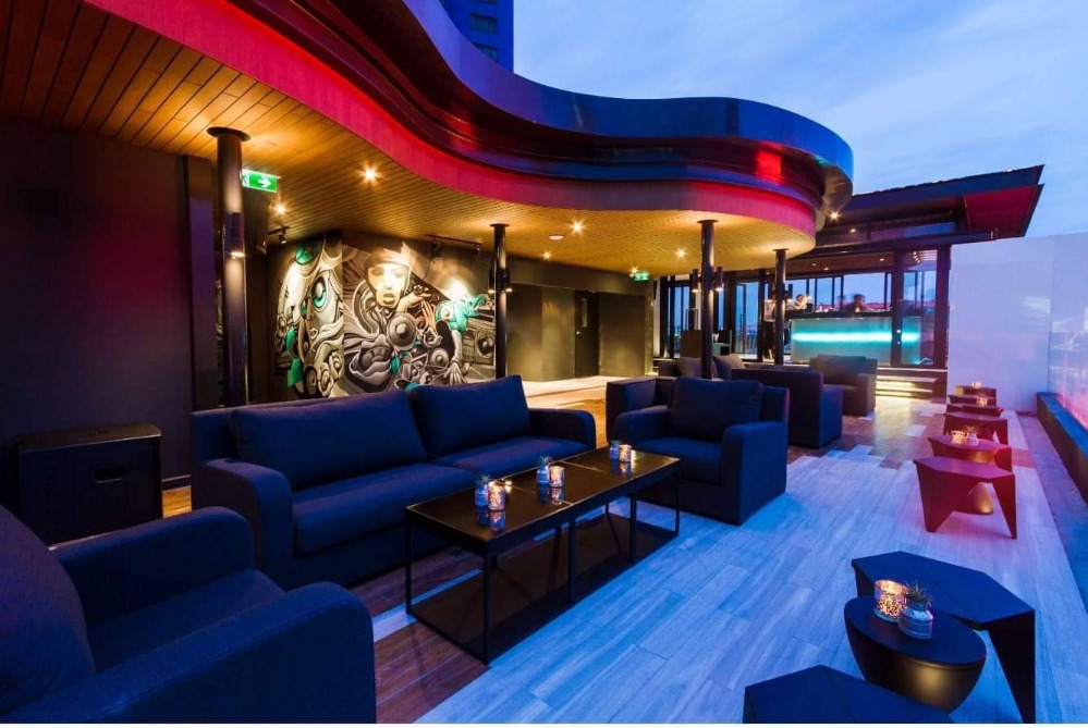 For Rent: Rooftop Bar | TC Green Rama 9 (ทีซี กรีน พระราม 9) | Located on the 7th floor (Top floor) | Fully equipped and ready to open | 170 square meters | Approximately 1 minute from MRT Rama 9 station.