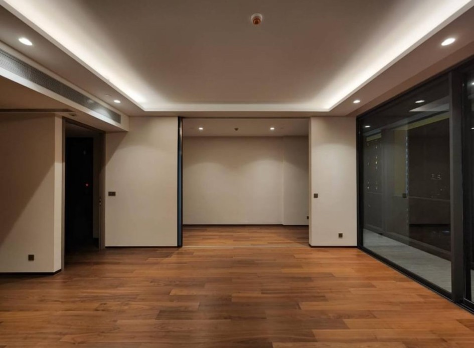 ● Prime Location ● Floor 10+ | 143.50 sq.m. | 2 bedrooms | Near BTS Phrom Phong, 300 meters away. ● Prime Location ● Floor 10+ | 143.50 sq.m. | 2 bedrooms | Near BTS Phrom Phong, 300 meters away.