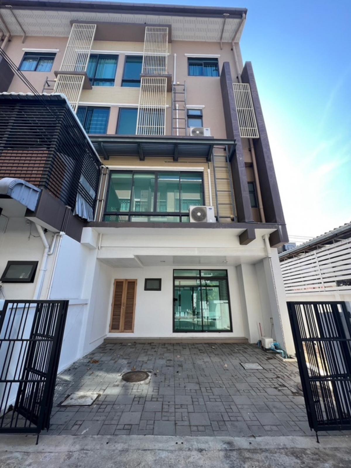 📢👇For sale with tenant til April 2026 Townhome , corner unit, near Central Rama 3 📢👇For sale with tenant til April 2026 Townhome , corner unit, near Central Rama 3