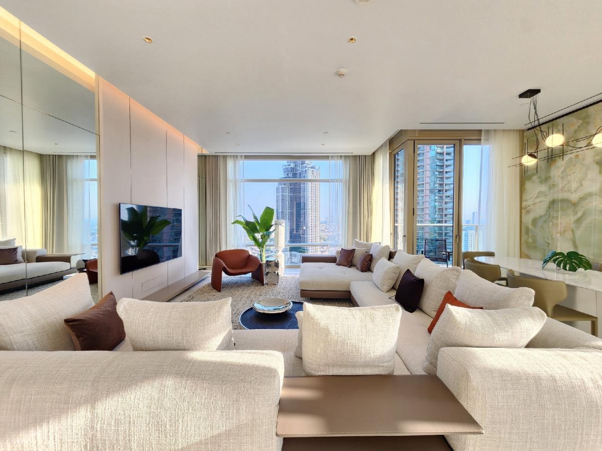 High-End Living 🛋️ Urgent Sale 🔥: 3-Bedroom at Four Seasons, BTS Saphan Taksin – Price Negotiable ‼️