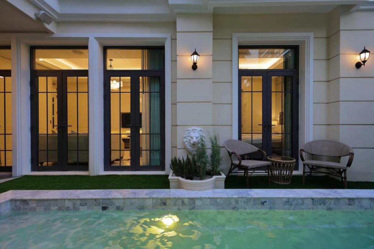 🌟For Rental The Boulevard  Ekkamai .The Ultimate Luxury Design House 3 storeys 4 bedrooms/ 5 bathrooms.Located at in Ekkamai 22. House Designed by Hirsch Bedner. 🔑Rental Fee 450,000 THB/ Month – รูปที่ 2