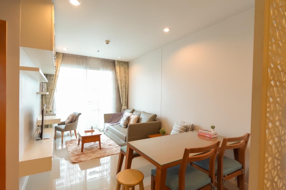 For rent: Circle Condominium building B, large room, fully furnished, ready to move in, The Circle Condo, Phetchaburi 36, near Airport Link Makkasan and BTS Nana, very good common area
