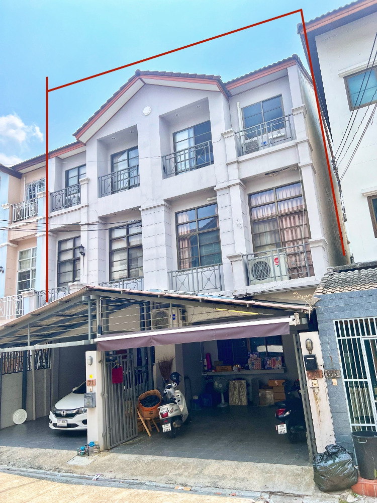Townhouse Onnut next to Lotus Onnut: 20 Sq.wah 200sqm 3bed 3bath 9,900,000 Am: 0656199198