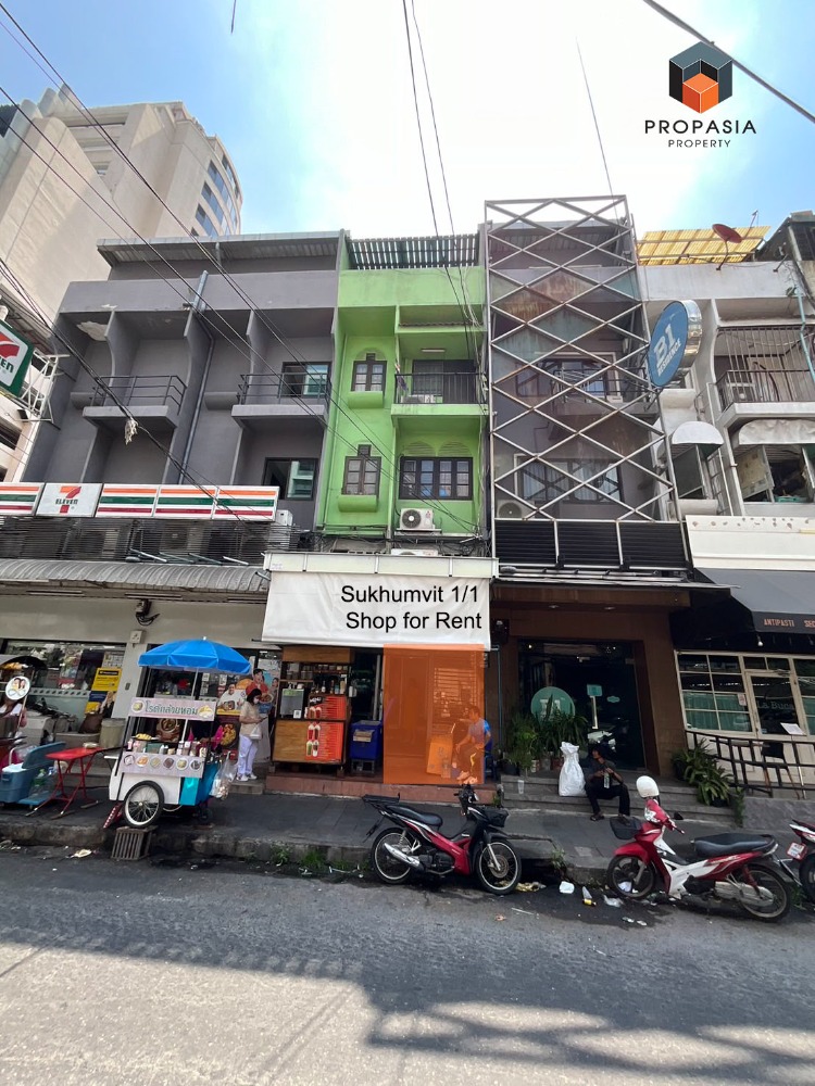 Storefront for rent, Sukhumvit 1, near Bumrungrad Hospital, very good location. Storefront for rent, Sukhumvit 1, near Bumrungrad Hospital, very good location.