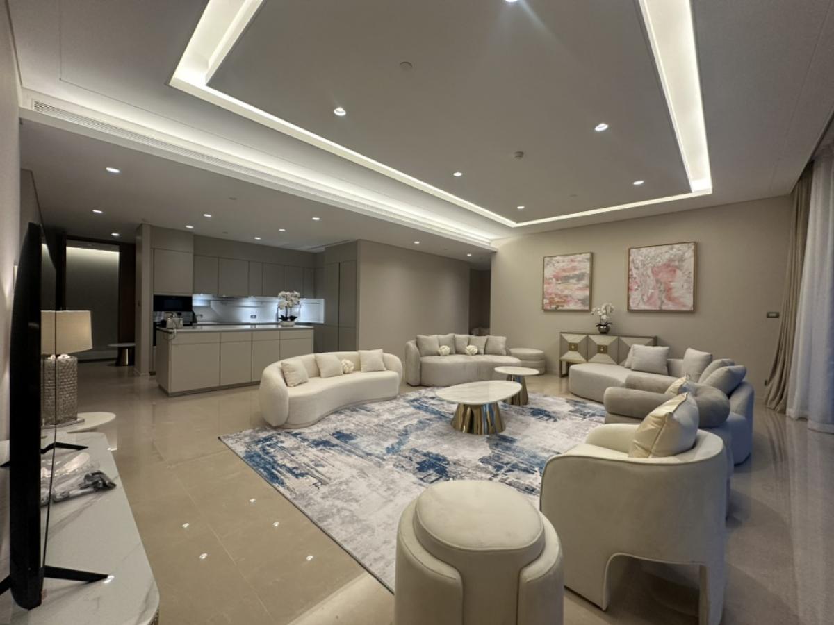 Rental : The Residences At Sindhorn Kempinski Hotel Bangkok , 5 Bed 7 Bath 1 Maid's room , 360 Sq.m , 21 Floor