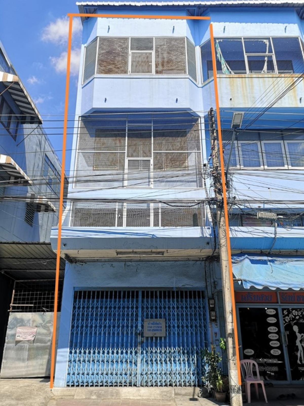 Commercial building for rent in the heart of Nakhon Pathom, Trok Ton Pho, Wat Klang Commercial building for rent in the heart of Nakhon Pathom, Trok Ton Pho, Wat Klang