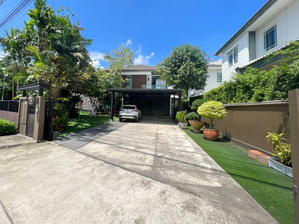 Large detached house On Krungthep Kreetha Road, Soi 7, Ready to move Large detached house On Krungthep Kreetha Road, Soi 7, Ready to move