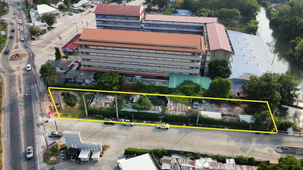 Land for sale, almost 1 rai filled, next to the main road along the Kanchanaphisek Ring Road, Ram Intra, next to Wat Khu Bon School. Land for sale, almost 1 rai filled, next to the main road along the Kanchanaphisek Ring Road, Ram Intra, next to Wat Khu Bon School.