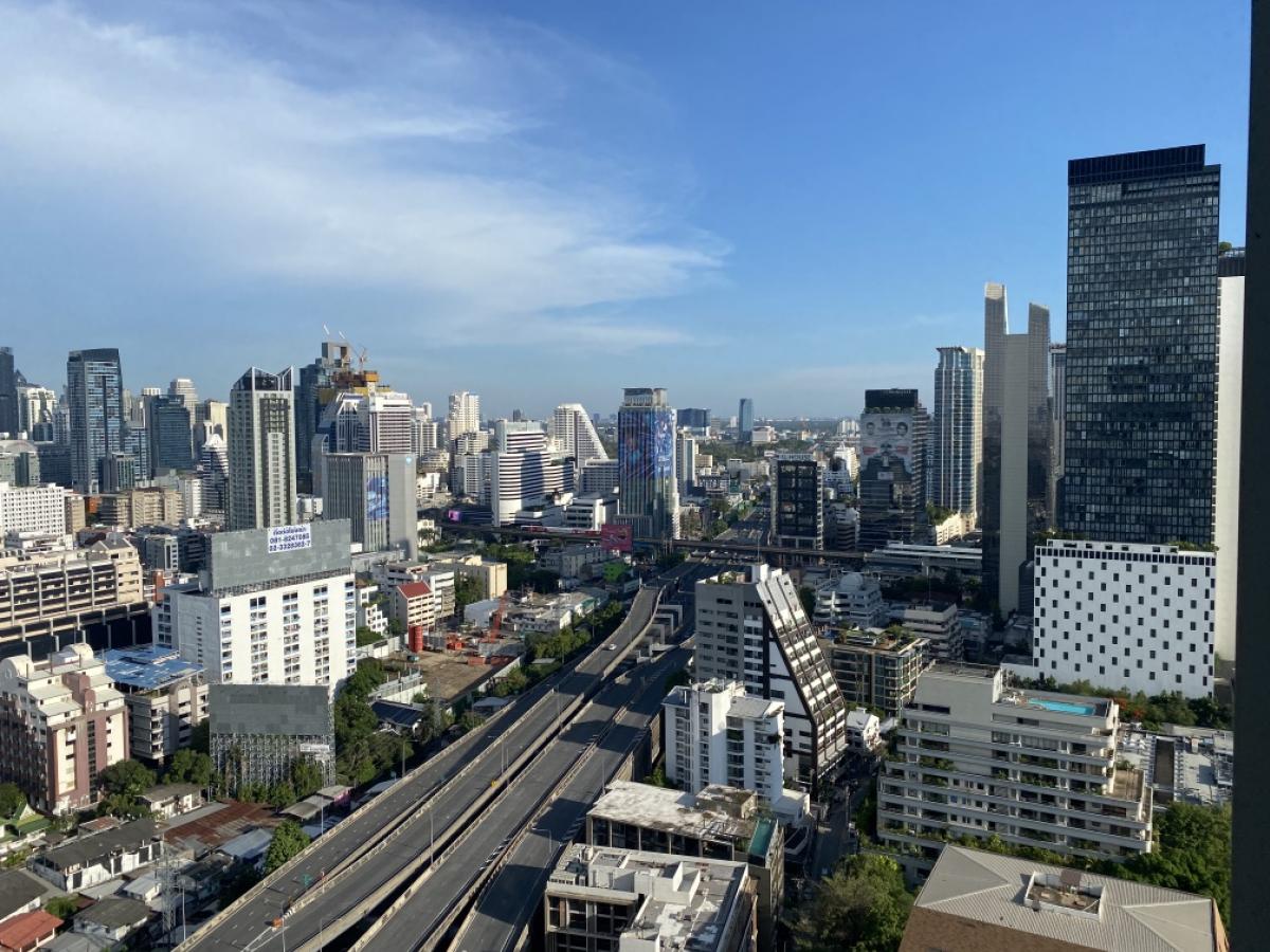 Urgent sale Life one wireless 1 bedroom 1 bathroom 28 sq m. 32nd floor, east side, selling for 5.4 million baht.