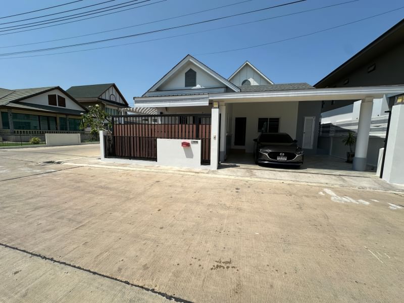 Bangsaen detached house for sale Baan Pluem Suk Village Corner location: Khao Lam Road