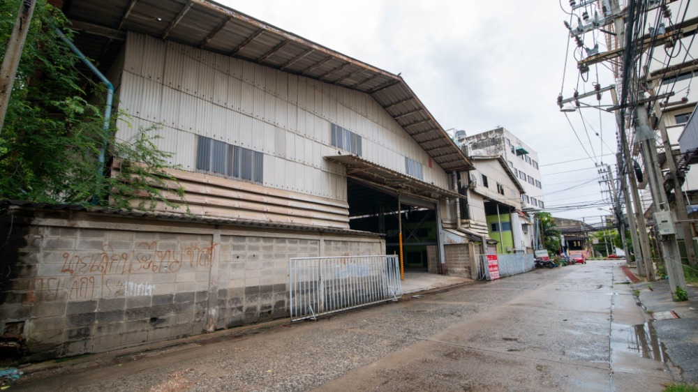 Land for sale with warehouse Near Theparak Road, only 30 meters, along the Yellow Line, total area 398 sq m, wide alley road, can be adjusted for a hotel, business, warehouse, very good location!!! – รูปที่ 2