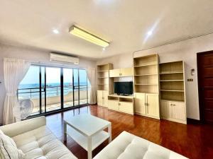 For rent: Eastern Tower Condo, Sriracha, 2 bedroom suite, sea view.